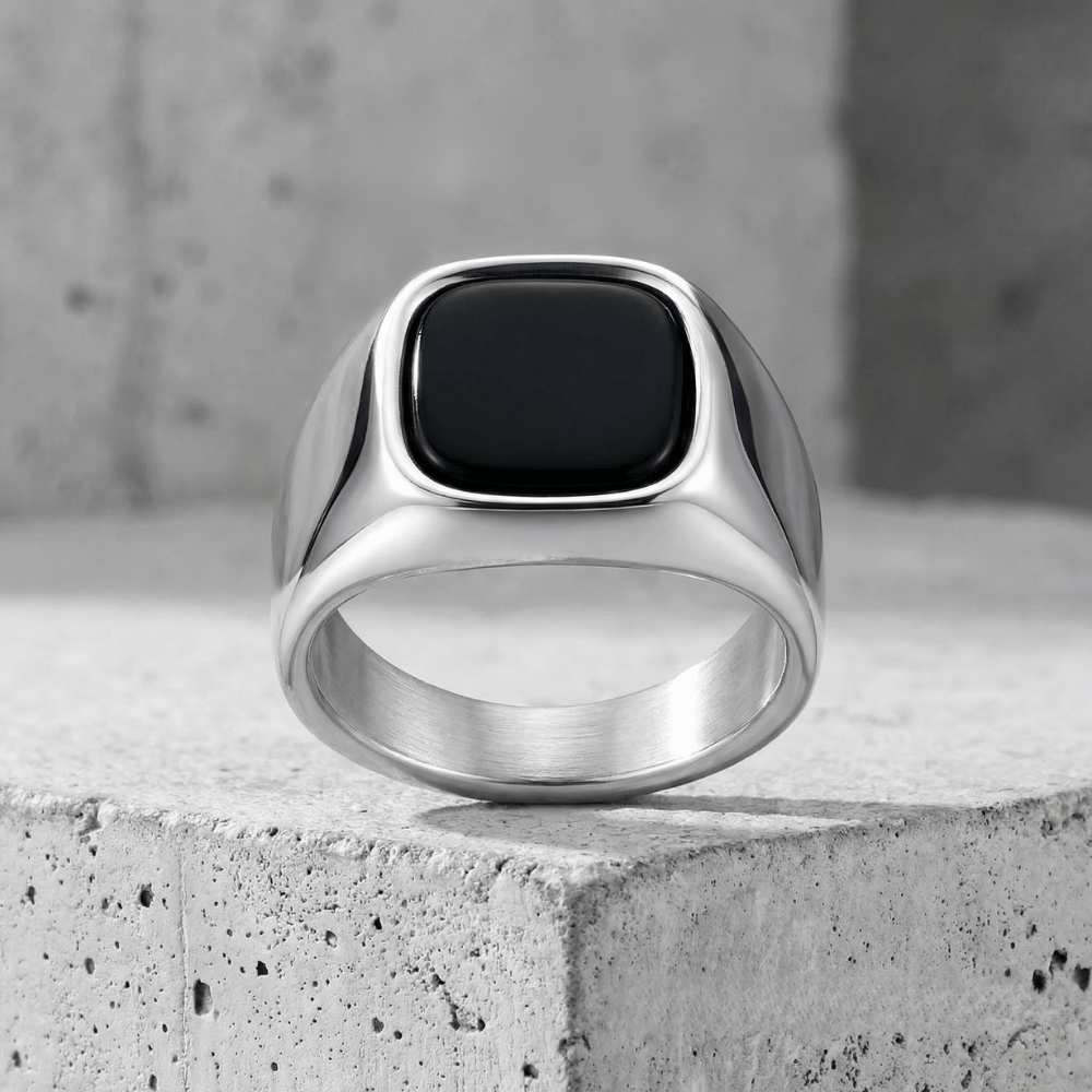 Bague chevalière homme onyx noire plateau coussin argent