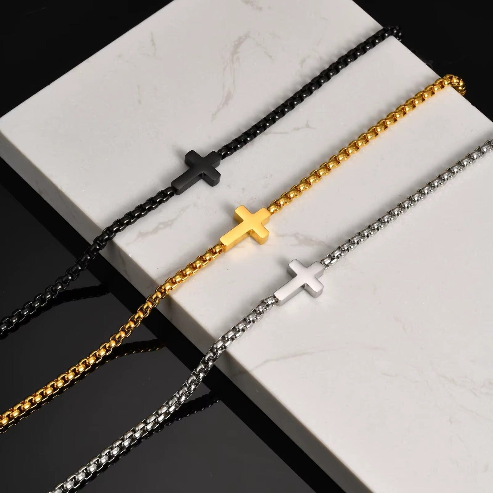 collier en croix homme acier inoxydable or argent noir detail