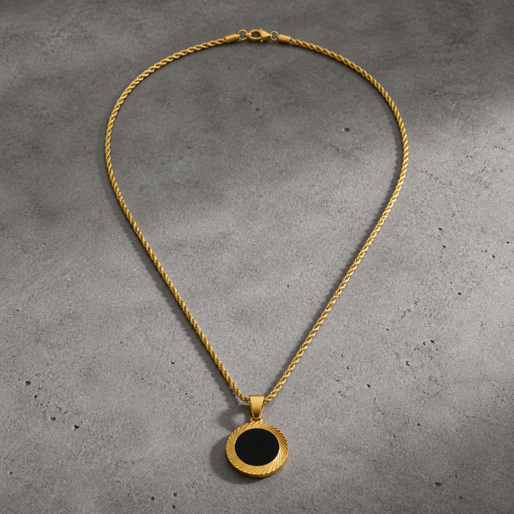 collier homme pendentif rond or et noir chaîne corde