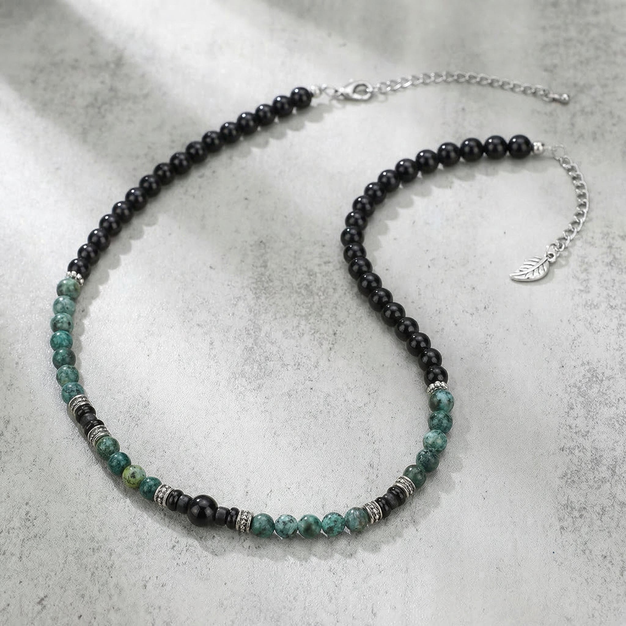 collier pierre homme vert porté acier