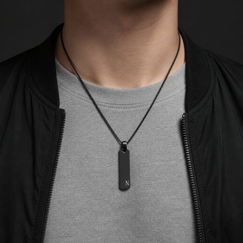 collier initiale homme noir acier inoxydable