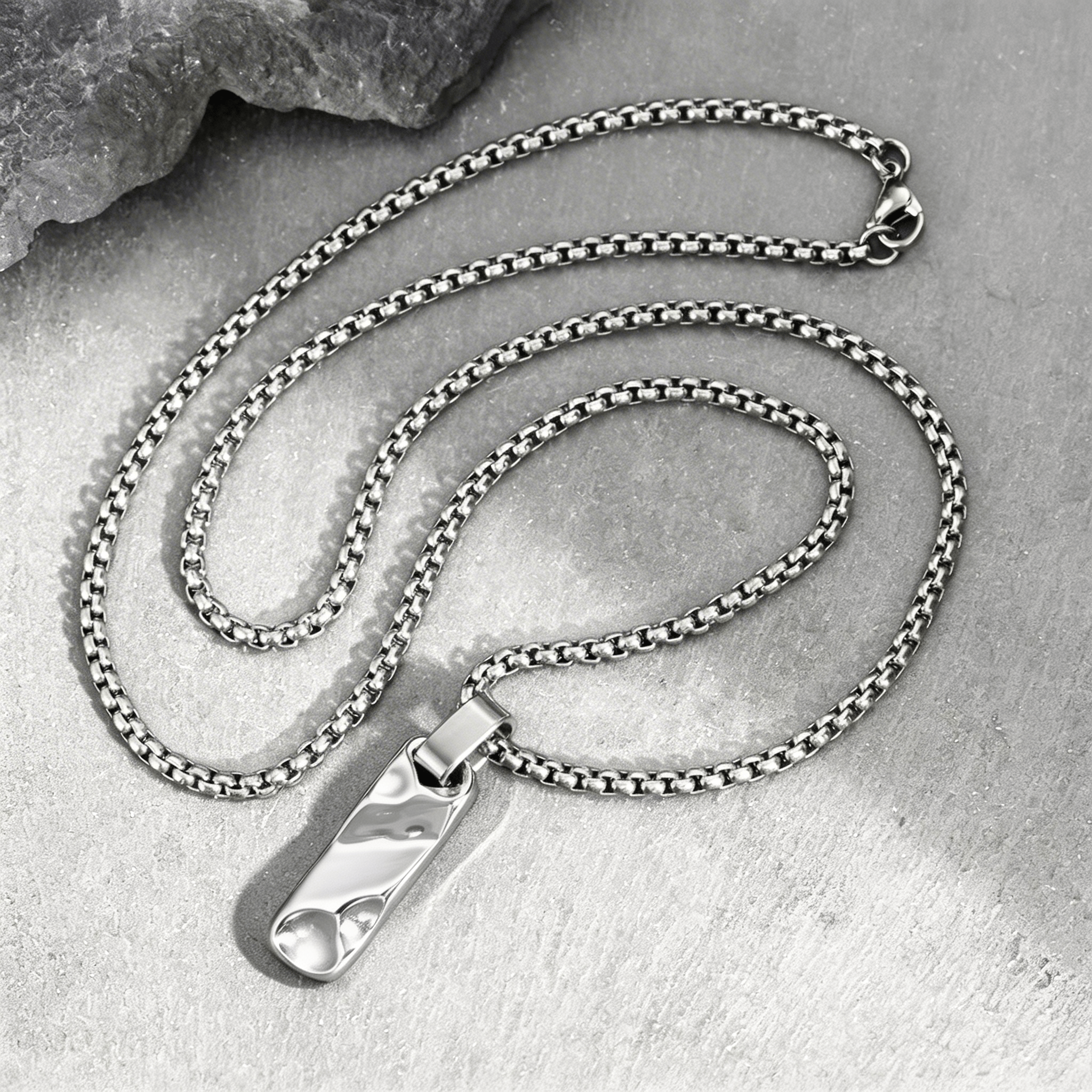 colier homme pendentif barre argentée acier inoxydable