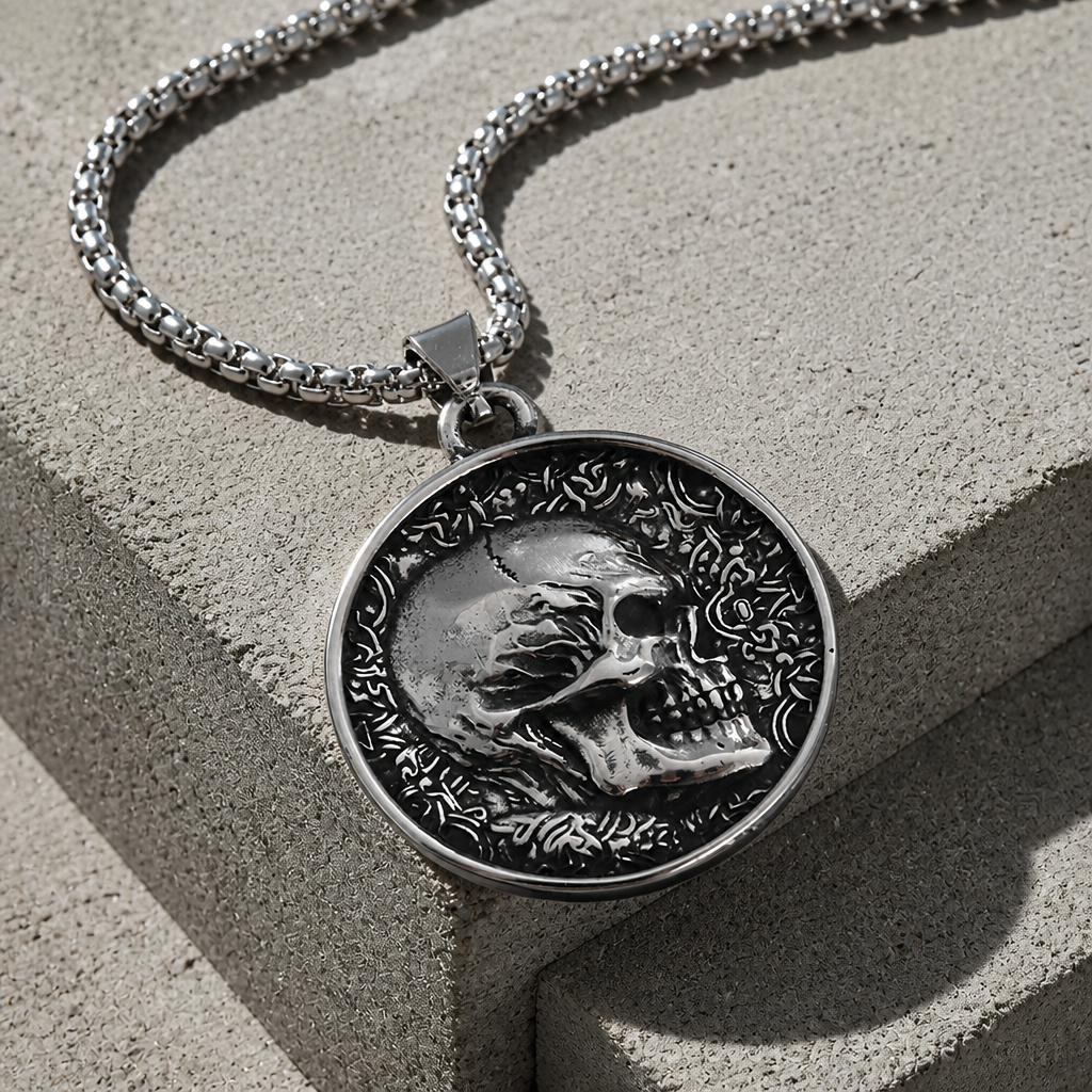 pendentif tête de mort homme médaillon acier crâne de profil