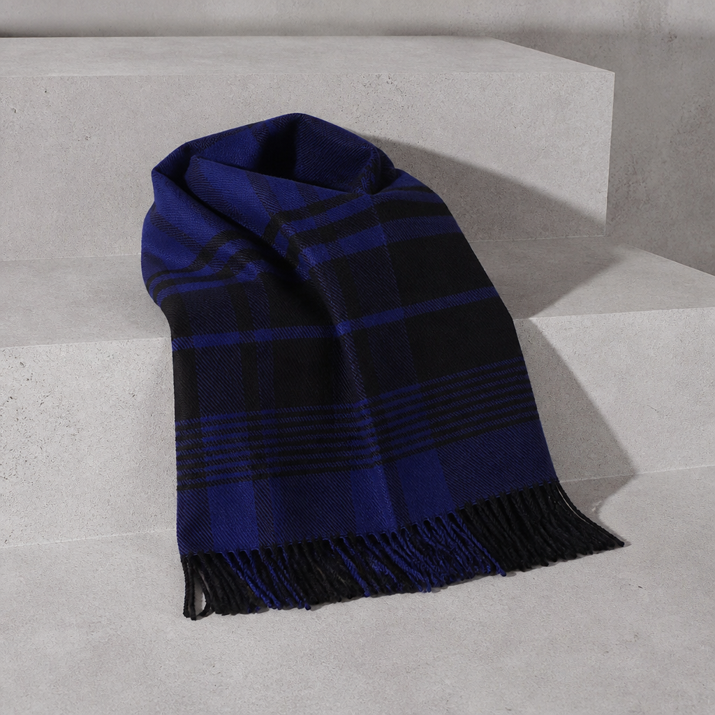 Écharpe Classe Homme à Carreaux Discrets, coloris marine