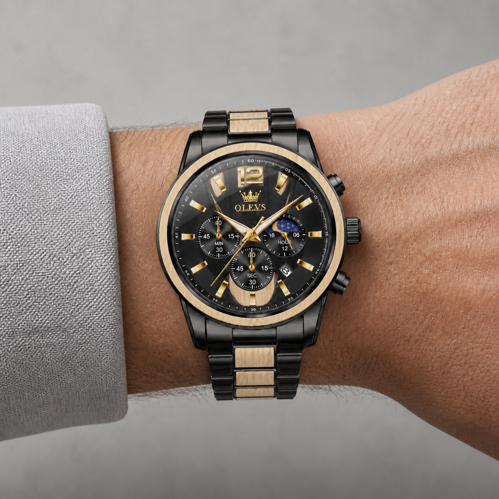 Montre bicolore homme portée au poignet, acier noir et bois zébrano