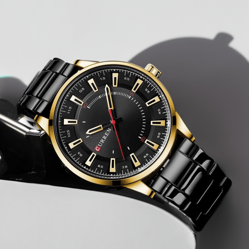Montre noir homme en acier à lunette dorée et index dorés