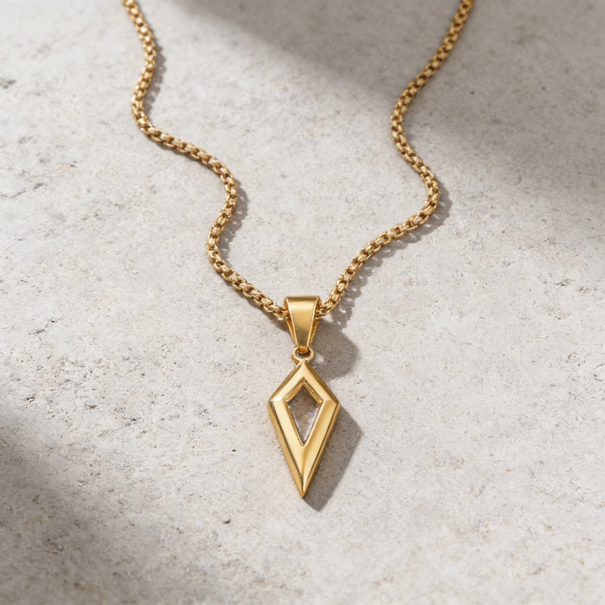 collier pendentif homme pointe acier doré inoxydable