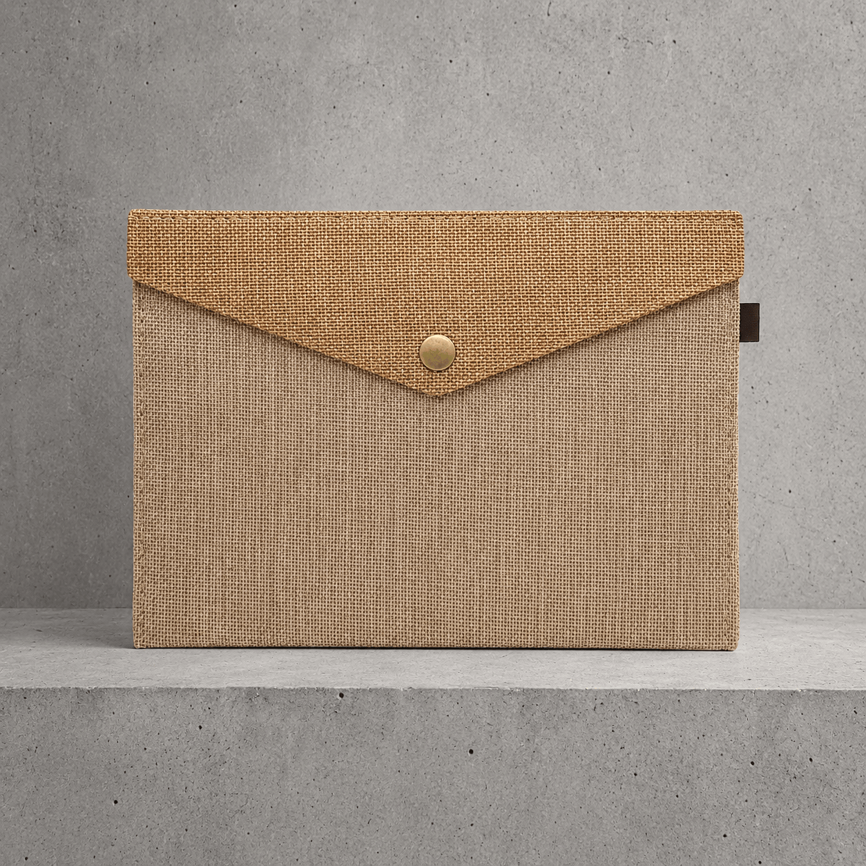 Pochette porte-document en feutre beige, format A4, fermée