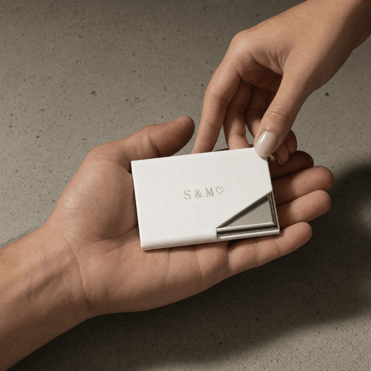 porte-cartes homme personnalisé blanc cadeau gravé