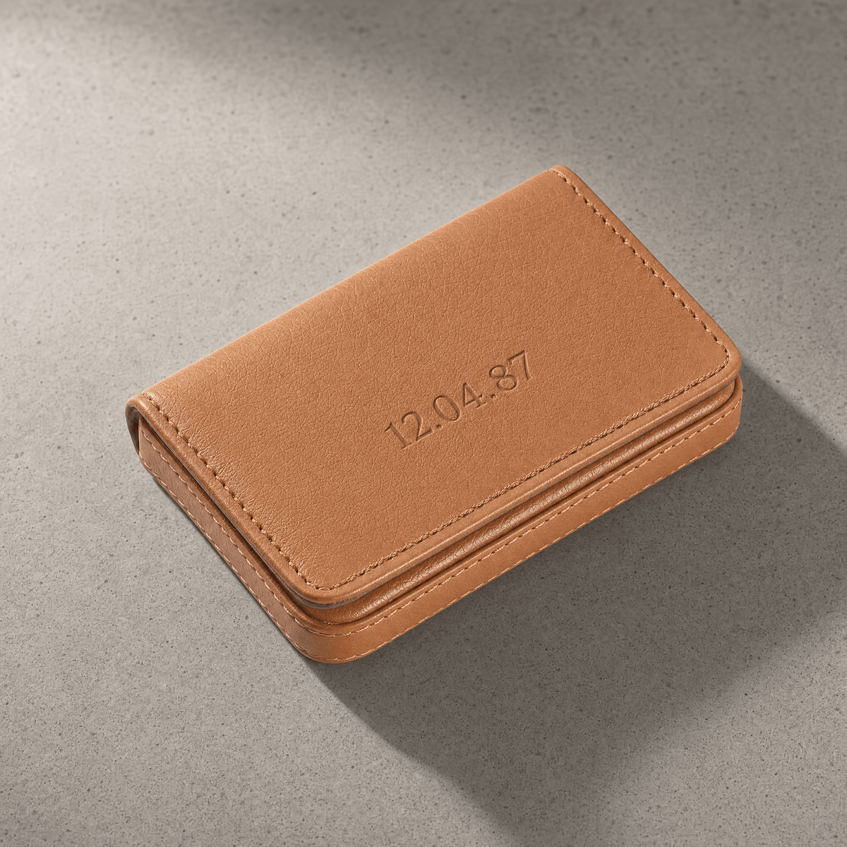 étui porte-cartes homme magnétique camel gravé