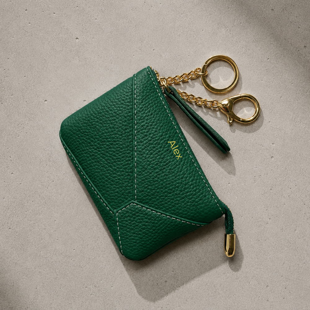 Porte-monnaie personnalisé homme en cuir vert, gravure d'un prénom en doré