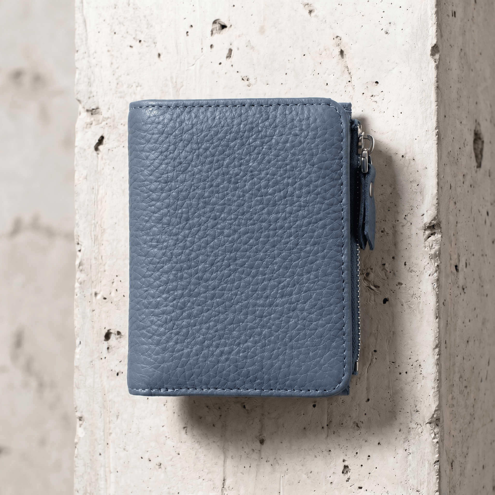 portefeuille cuir homme bleu denim compact zippé fenêtre identité