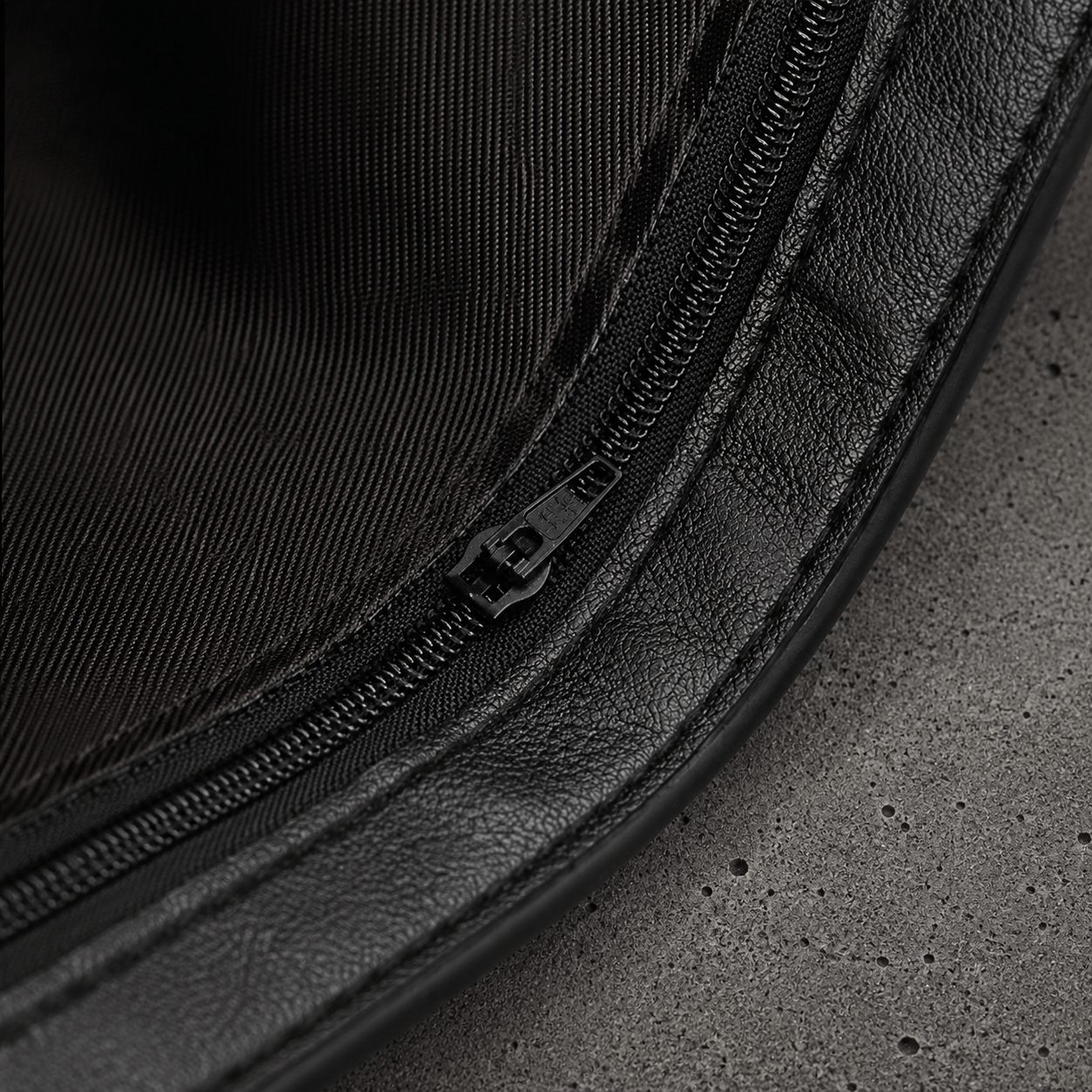 portefeuille homme fin noir compartiment zippé interne détail