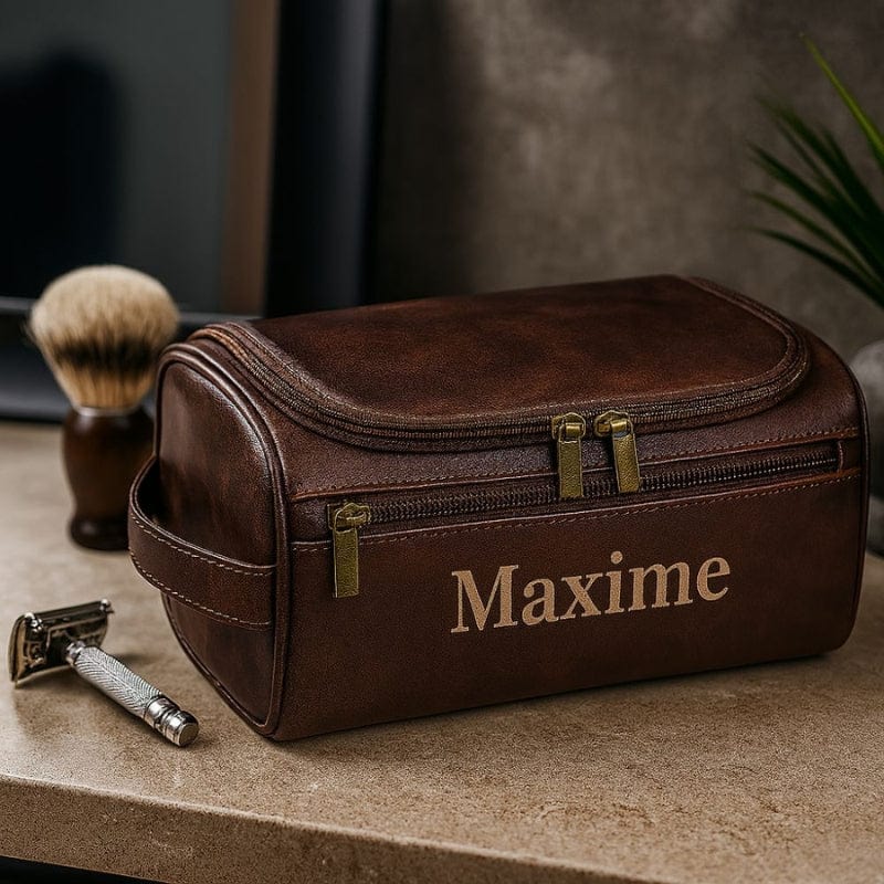 trousse de toilette homme personnalisée cuir foncé gravure prenom