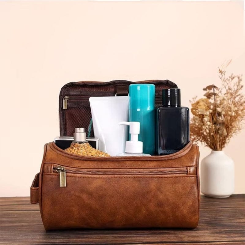 trousse de toilette homme personnalisée en cuir marron avec compartiments