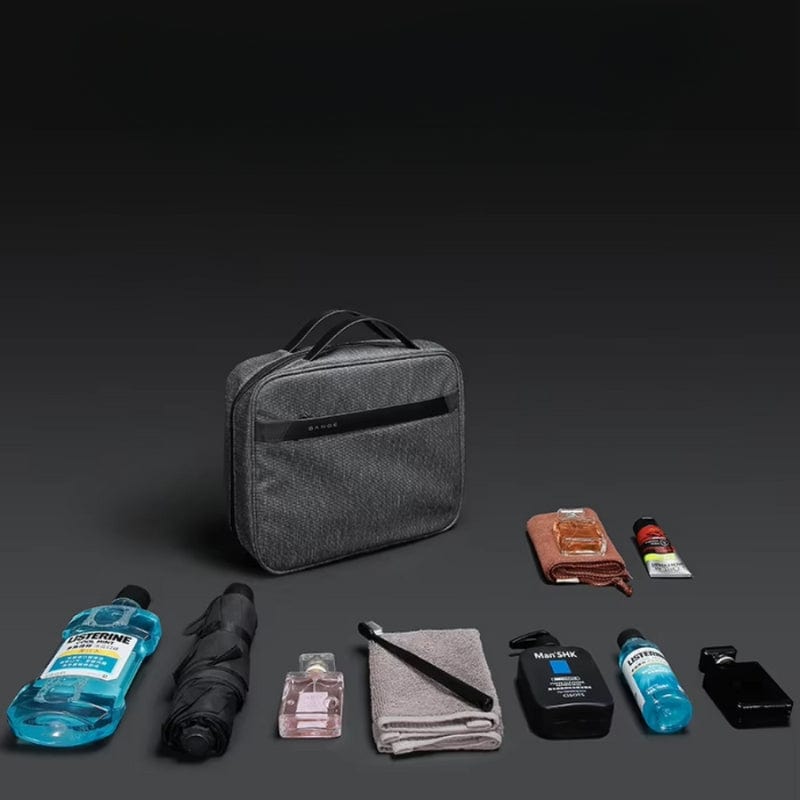 grande trousse de toilette homme organisée avec produits de voyage masculins