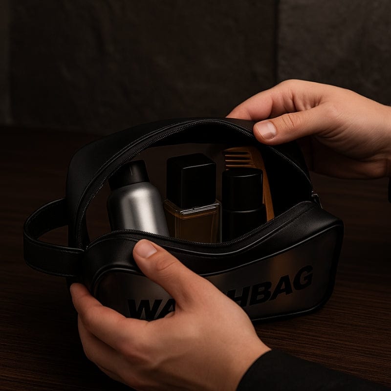 Trousse de toilette homme étanche ouverte contenant produits de voyage et cosmétiques