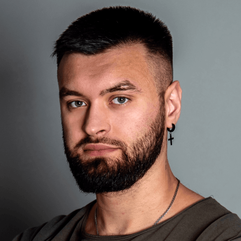 Boucle d'oreille croix noire pendante pour homme