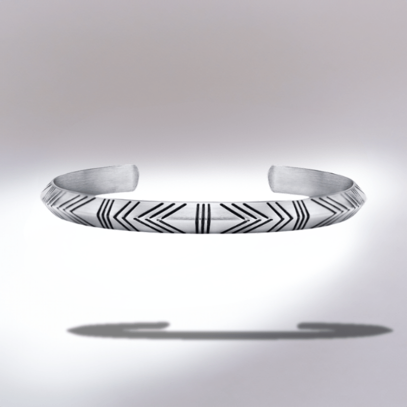 Bracelet homme à finition argentée en acier inoxydable