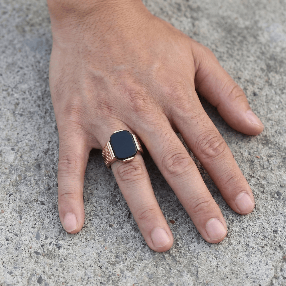 Chevalière onyx homme pierre noire plateau or argent bague chevalière homme collection LBDH