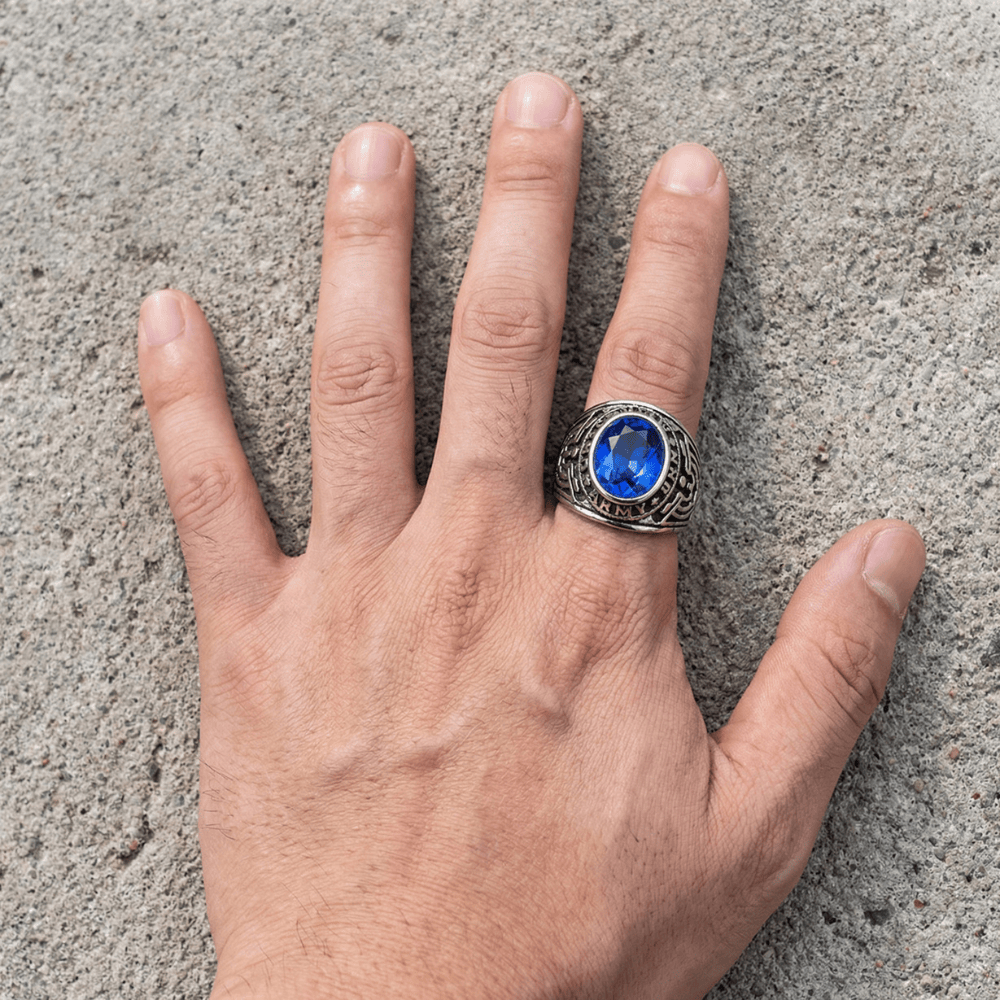 Chevalière saphir homme pierre bleue facettée plateau or bague chevalière homme collection LBDH