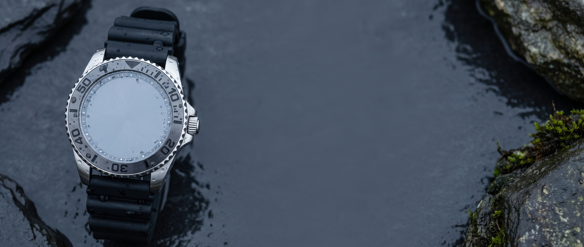 Montre de sport pour homme, lunette tournante et bracelet silicone