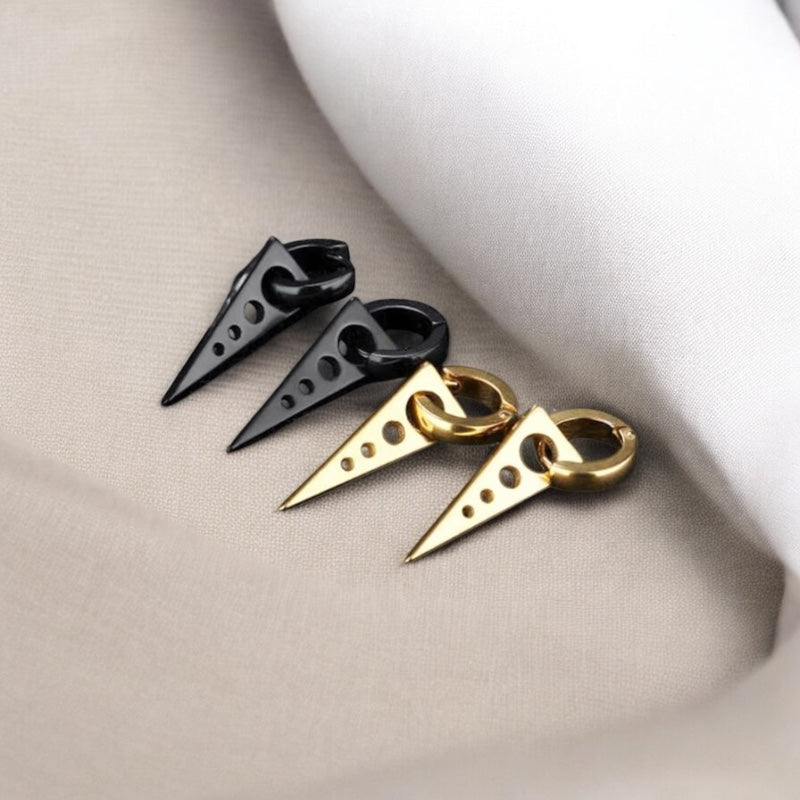 Boucles d'oreilles pendantes homme en acier inoxydable noir et or avec design perforé 
