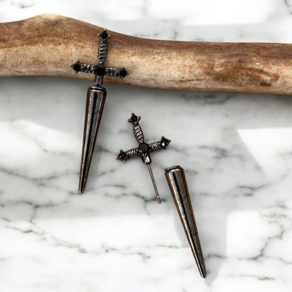 Boucle d’Oreille Pendante Homme – Design Épée Unique 