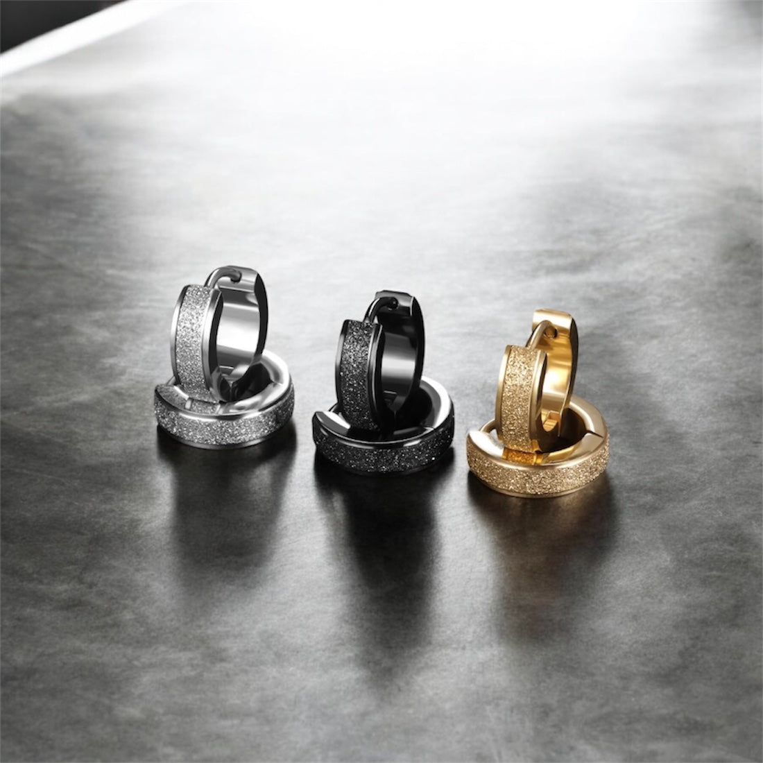 Paire de boucles d’oreilles anneaux pour homme – Acier inoxydable hypoallergénique, choix de couleurs : or, argent, noir 