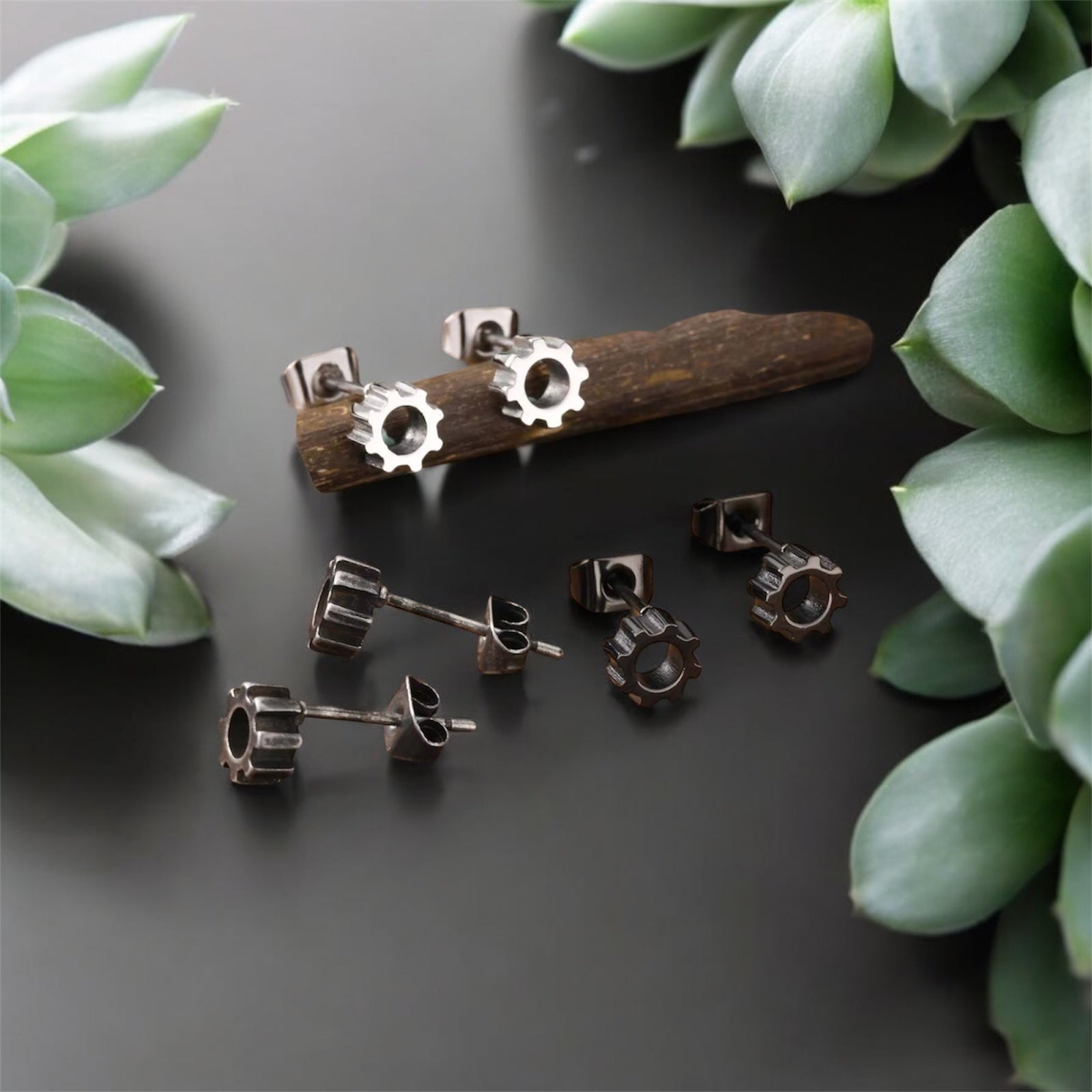 Collection de boucles d'oreilles homme engrenage en acier, différentes finitions 
