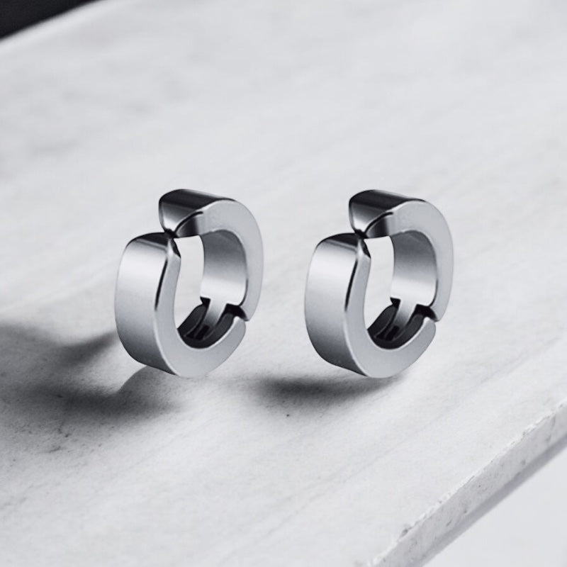 Boucle d'oreille aimant homme en argent 