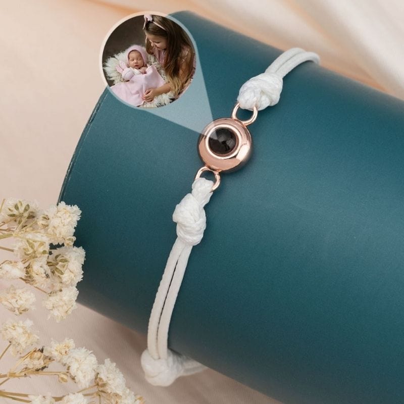 Bracelet cordon personnalisé avec photo blanc sur présentoir
