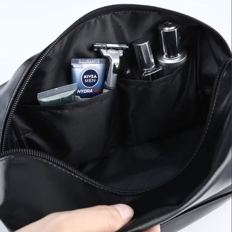 trousse de toilette homme noire ouverte avec compartiment principal