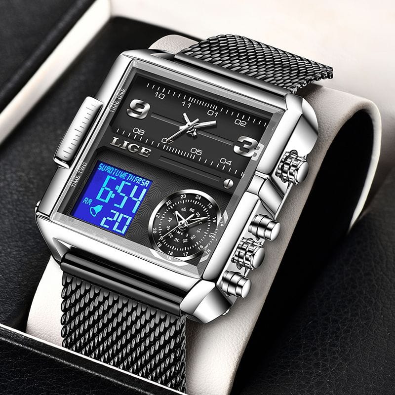 Montre Carrée Militaire en Acier noir et argent sur présentoir