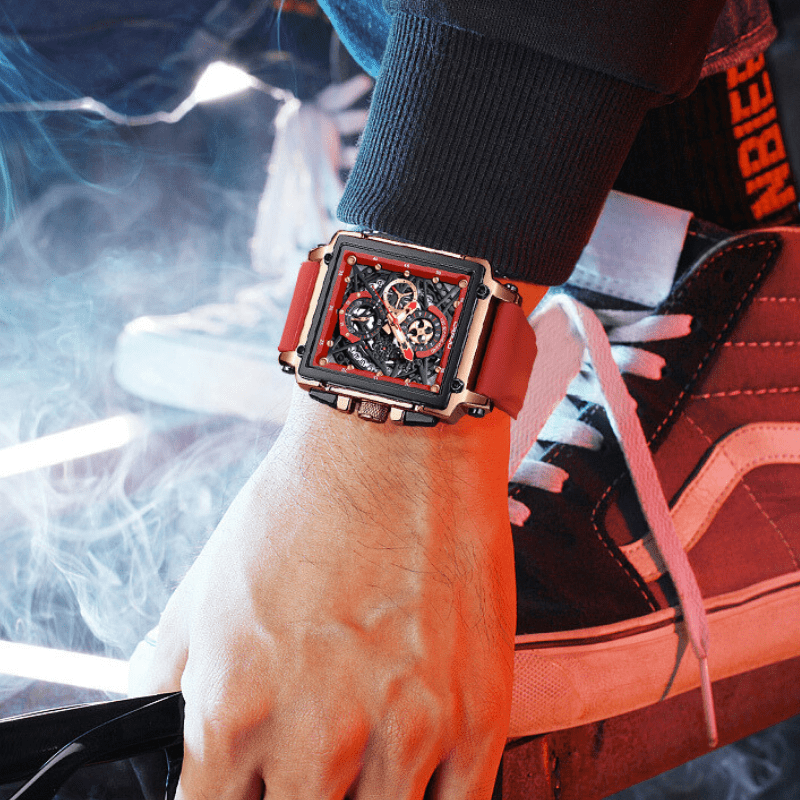 Montre Chronographe Squelette Carrée rouge portée 
