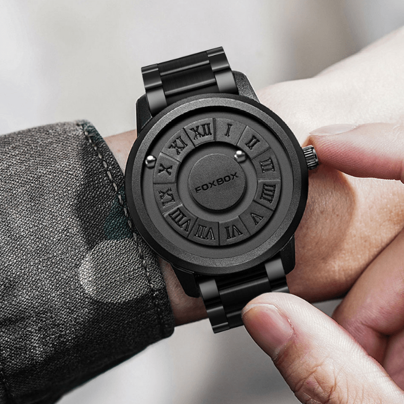 Montre Magnétique - Bracelet Cuir ou Acier acier noir portée par un homme