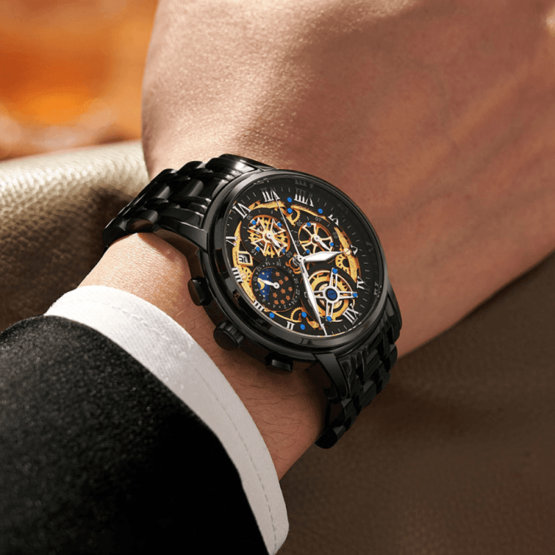 Montre Squelette Chronographe Luxe noir portée par un homme