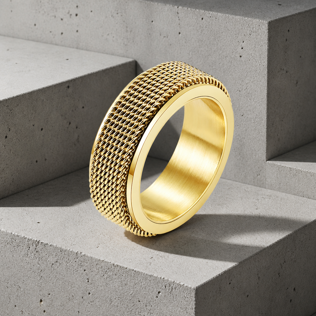 Bague d'anxiété homme finition dorée, maille tressée sur anneau poli