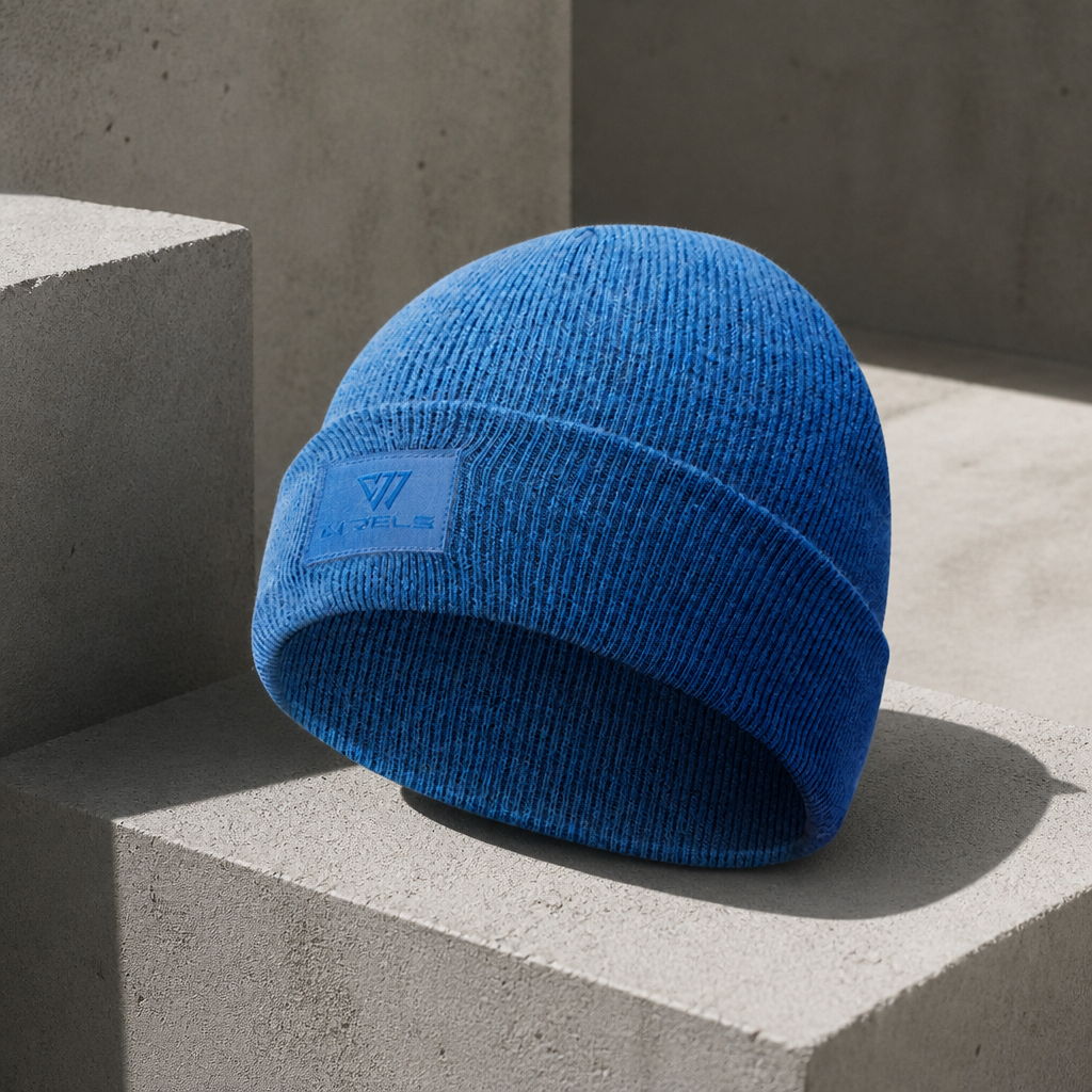 Bonnet laine mérinos homme bleu roi à revers avec écusson bleu