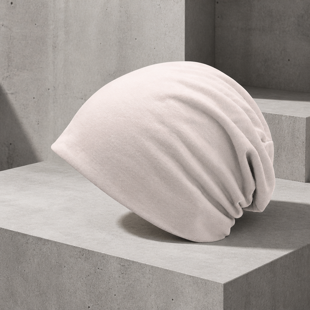 Bonnet léger homme écru en maille fine, fronces à l'arrière