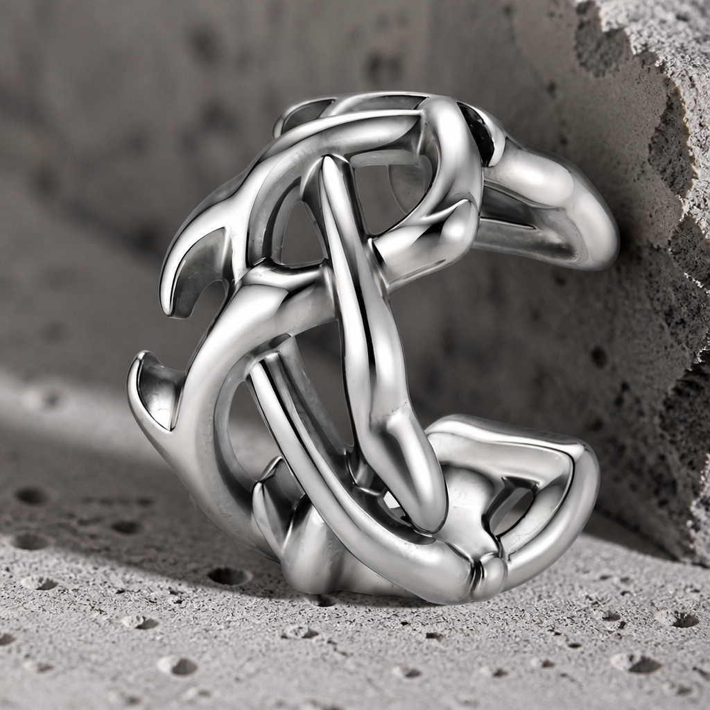 Détail du motif épines de l'ear cuff en acier inoxydable