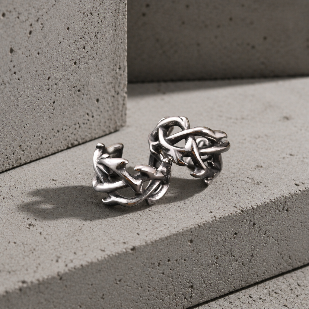 Paire d'ear cuffs homme à épines en acier, sans perçage