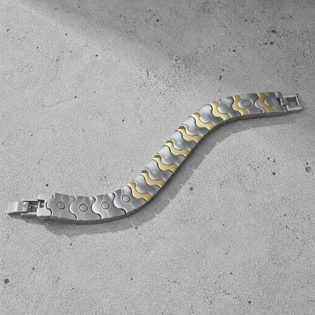 Bracelet aimanté homme acier argent et or, vue à plat de toute la longueur