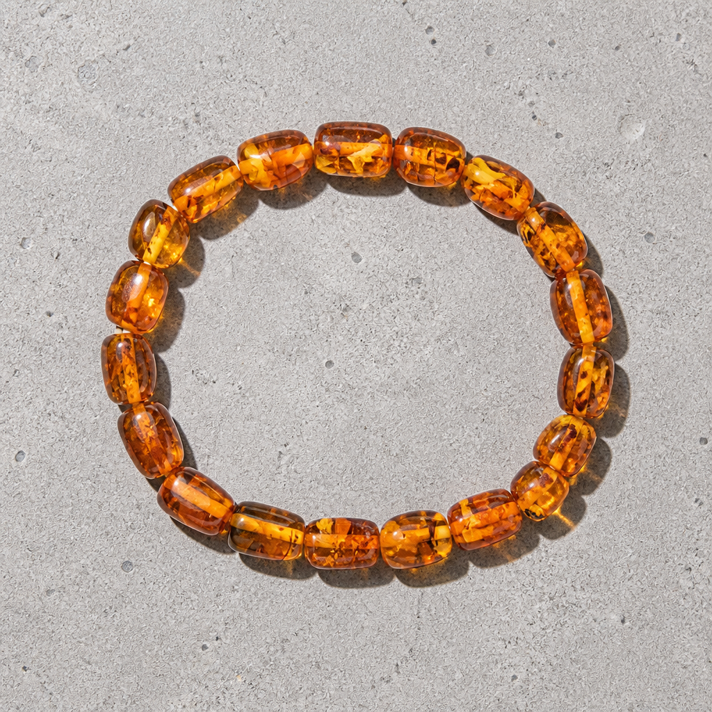 Bracelet ambre homme vu de dessus, cercle de perles d'ambre cognac