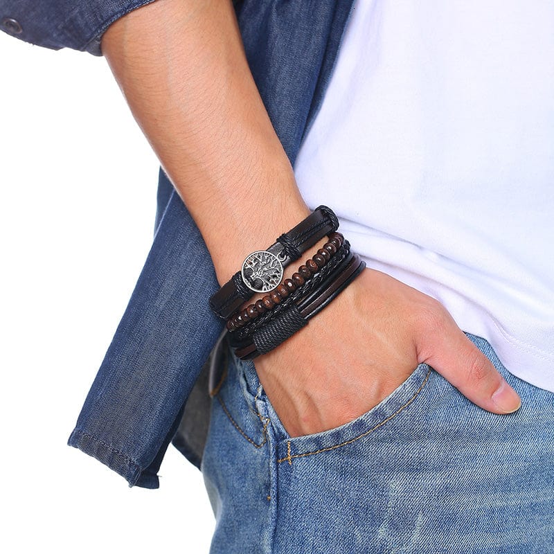 Bracelet arbre de vie homme en cuir et perles de bois porté au poignet