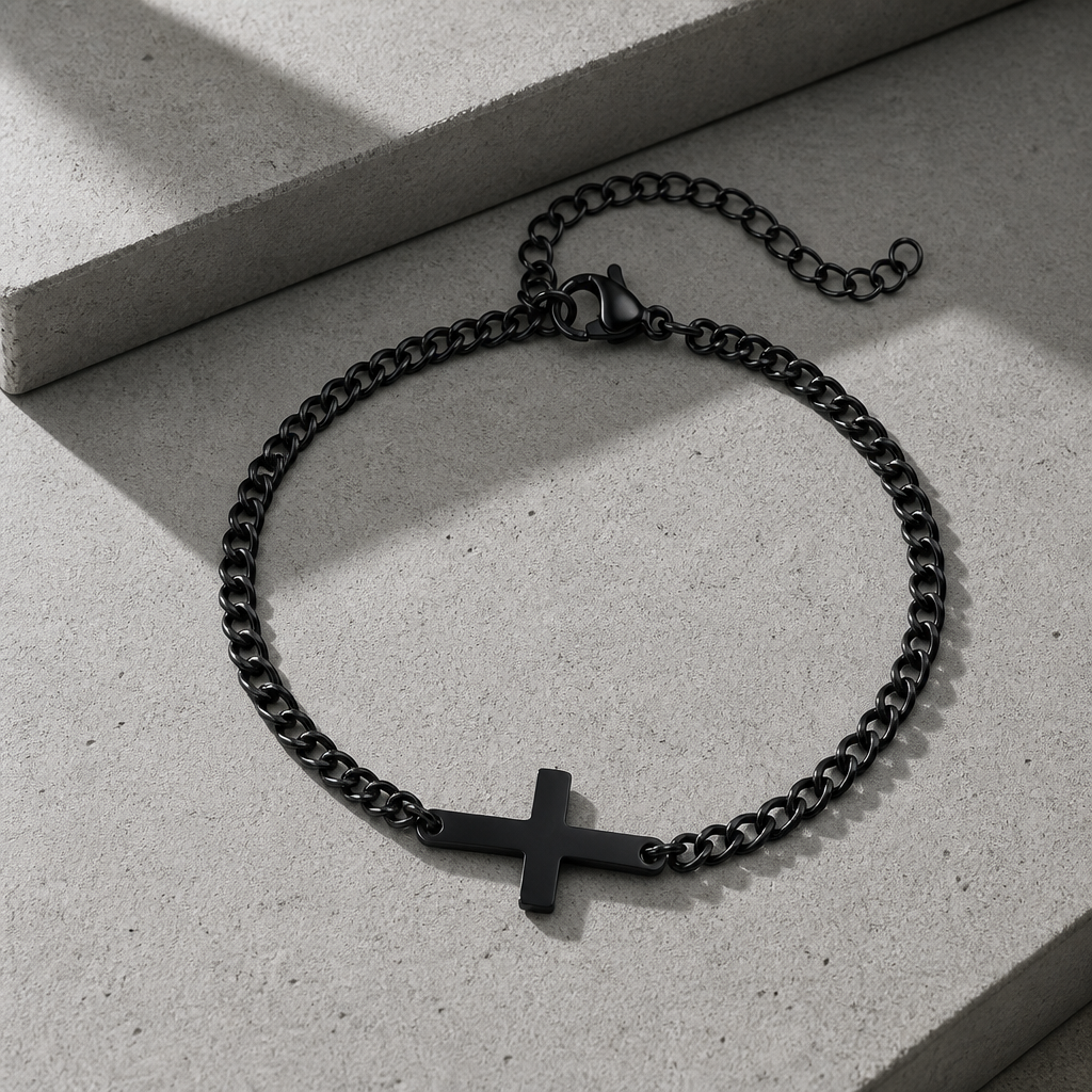 Bracelet chrétien homme finition noir mat, croix plate sur chaîne fine