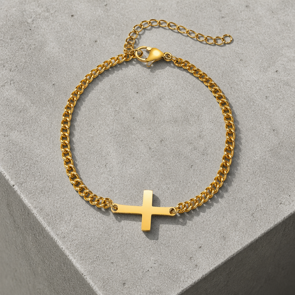 Bracelet chrétien homme finition dorée, croix plate sur chaîne fine