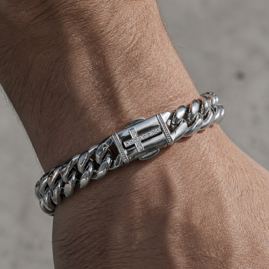 Des Finitions Exemplaires - Bracelet Cubain Homme en Acier, Fermoir Croix