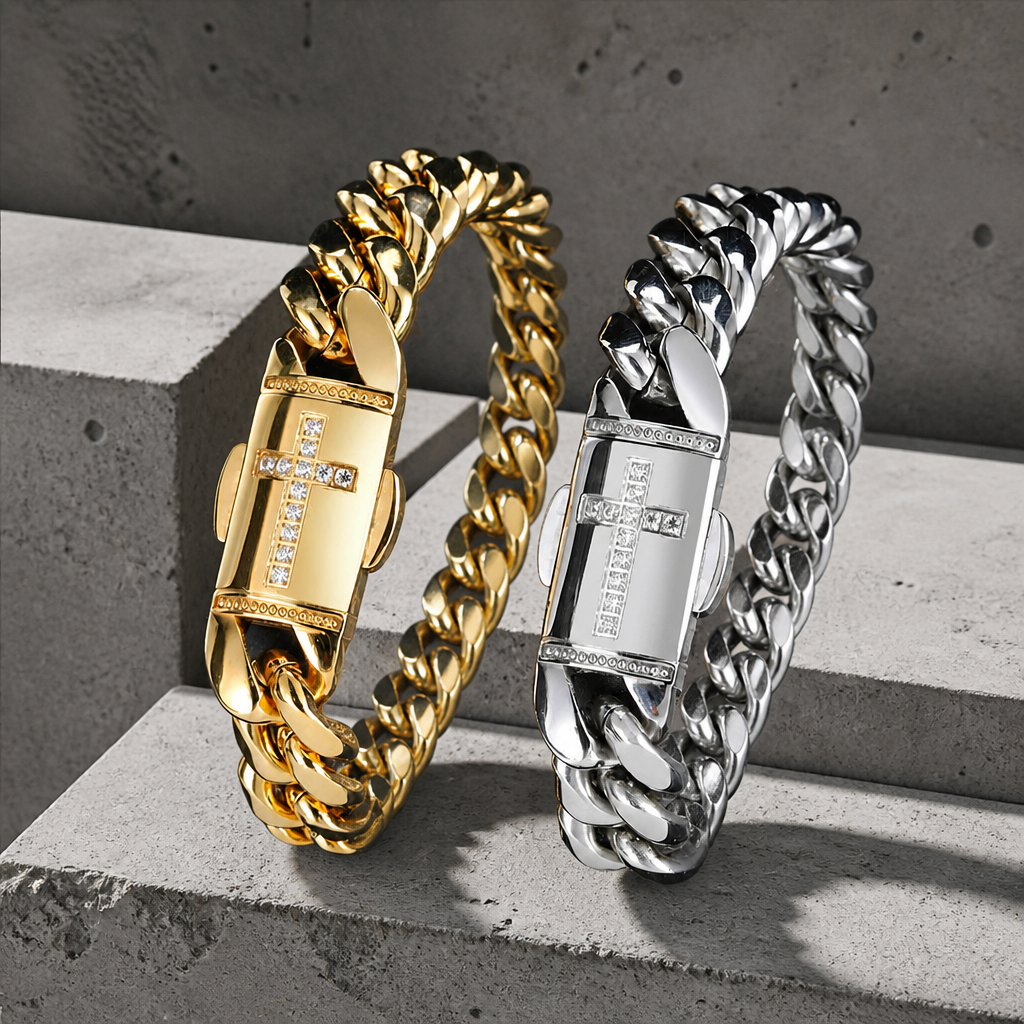 Les deux finitions du bracelet cubain homme côte à côte, acier et doré