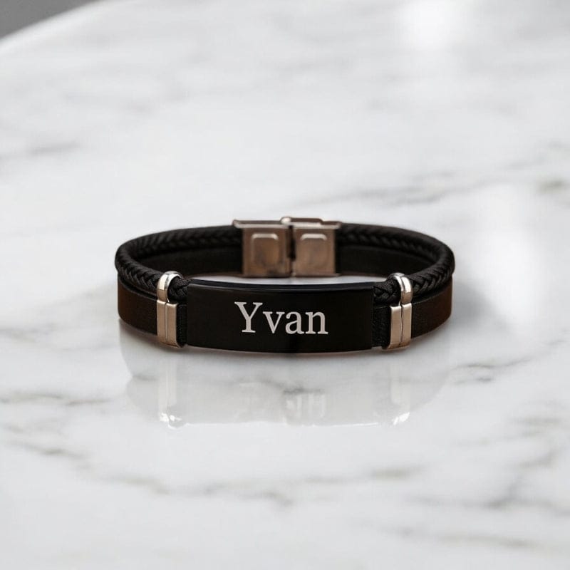Bracelet homme personnalisé, plaque en acier noir gravée d'un prénom
